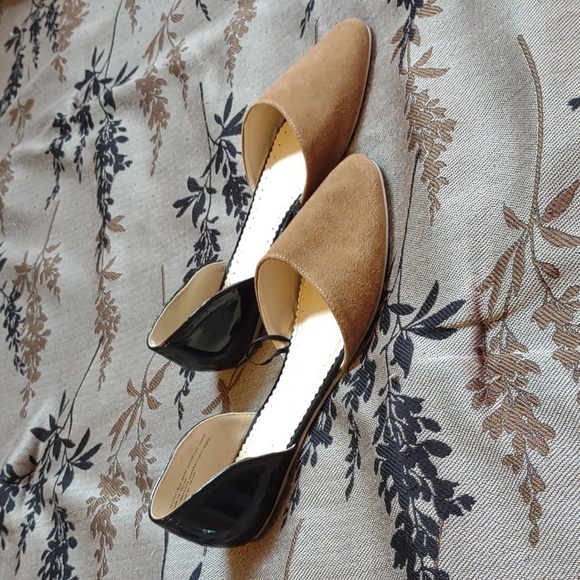 Cooperative Tan Suede & Patent "Leather" Cut Out Flats Size 8 EUC - Picture 1 of 7